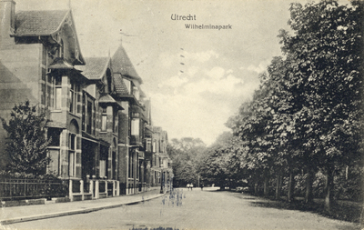2793 Gezicht op de huizen aan het Wilhelminapark te Utrecht tussen de Burgemeester Reigerstraat en de ...